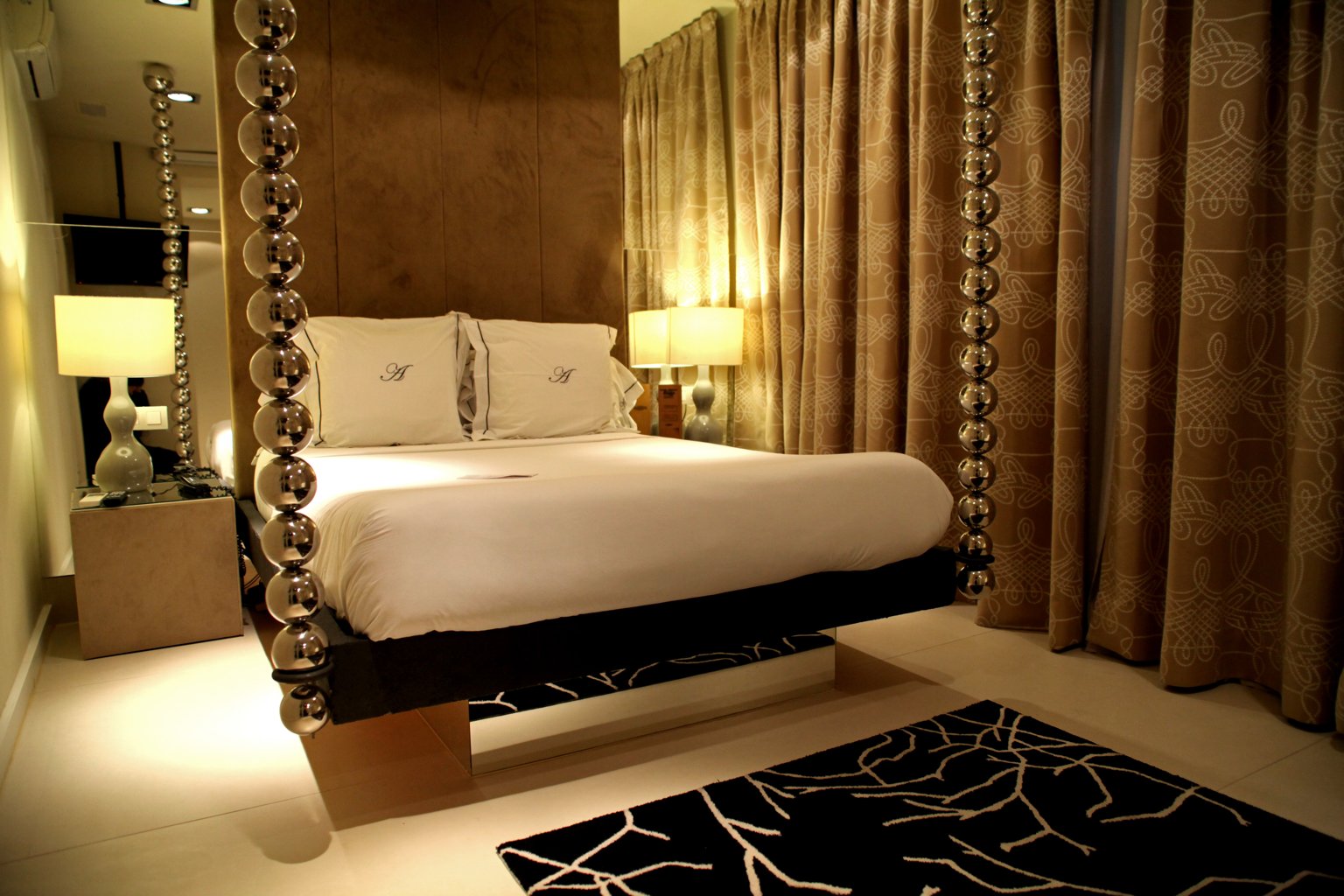 Junior Suite Signature Art · 108 (cama suspendida)