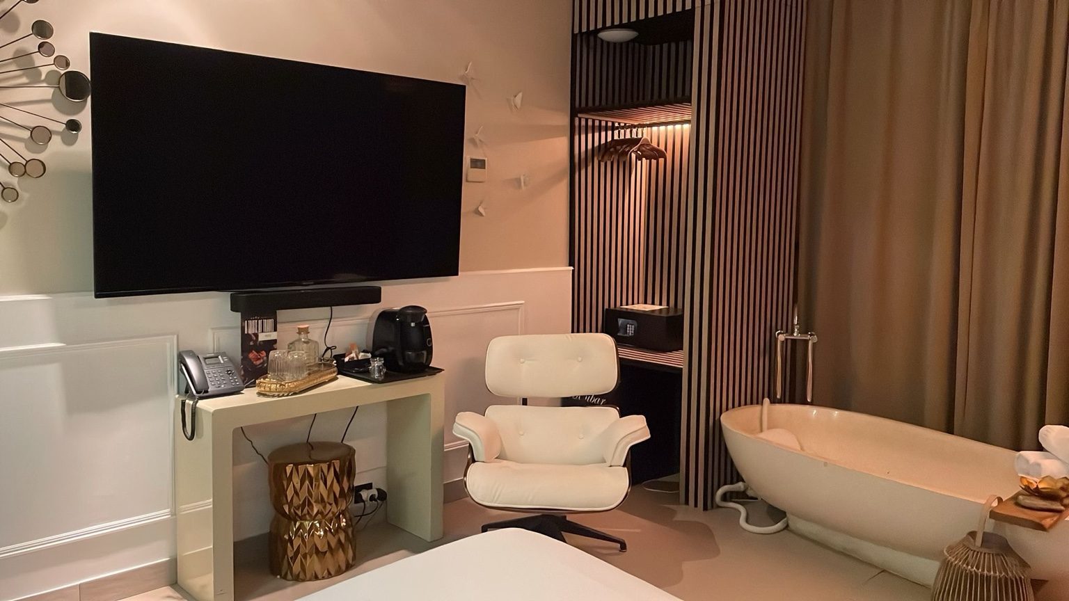 Junior Suite · Balinese Ritual — dormitorio