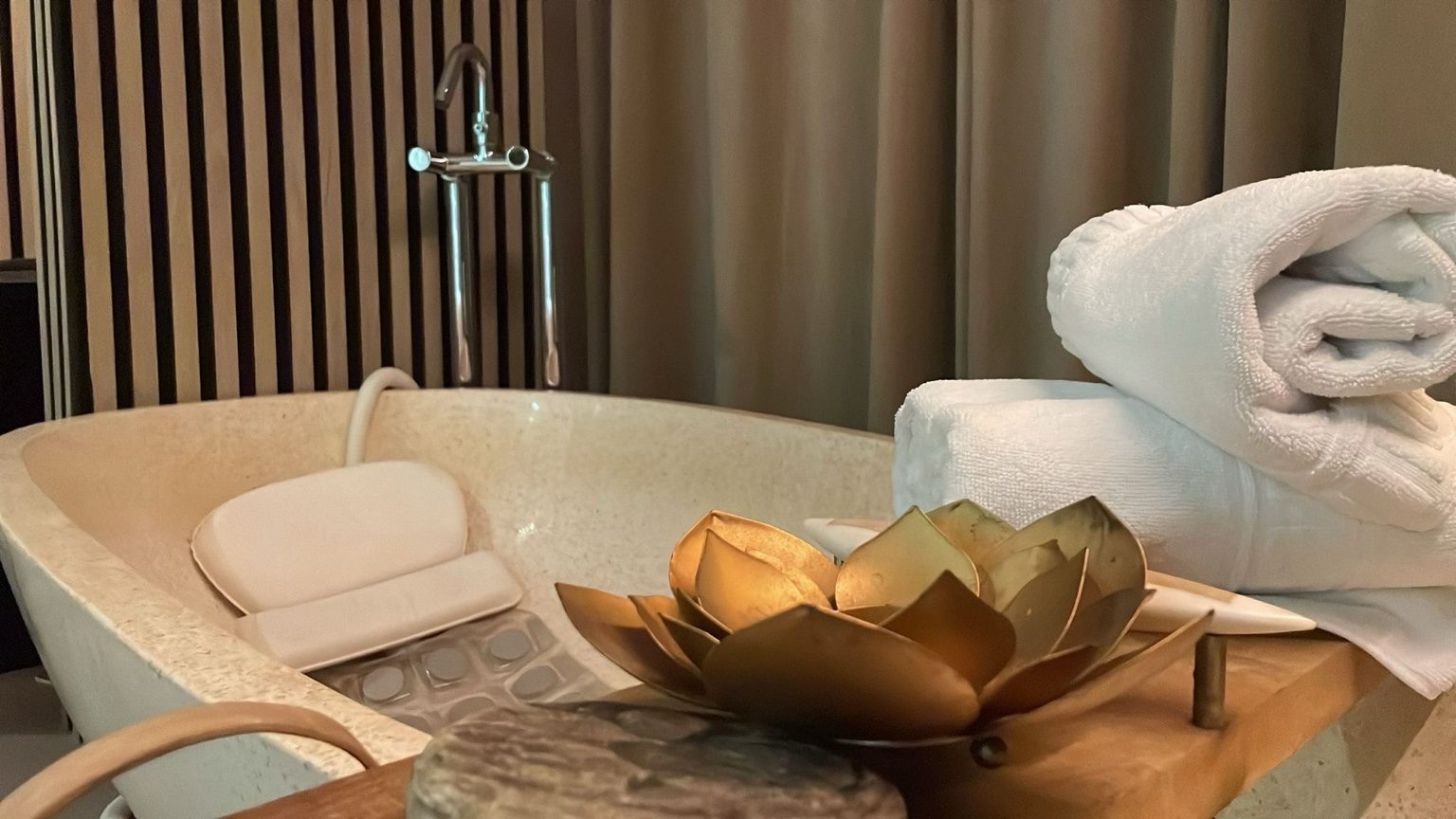 Junior Suite · Balinese Ritual — bañera
