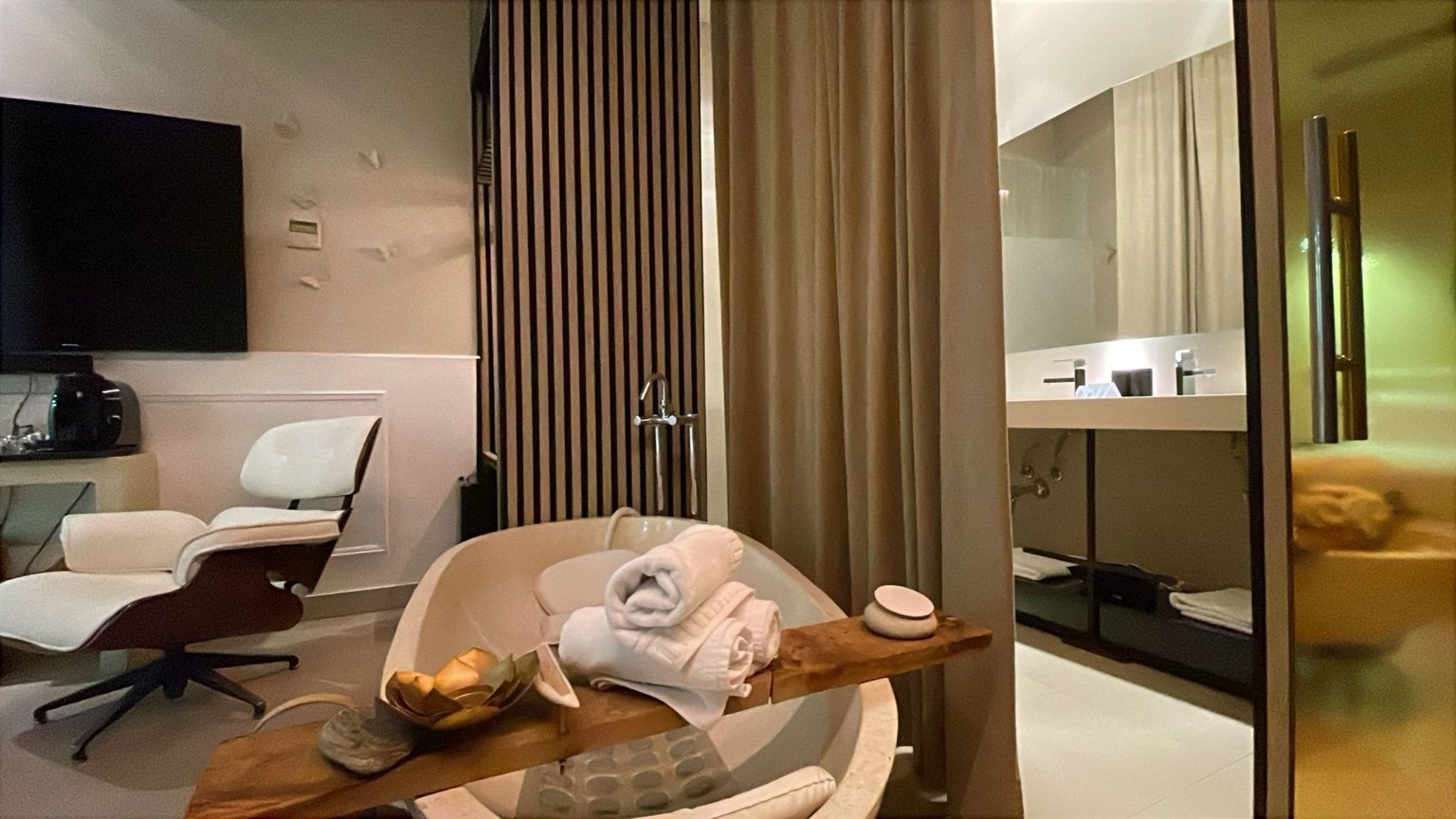 Junior Suite · Balinese Ritual — bañera balinesa