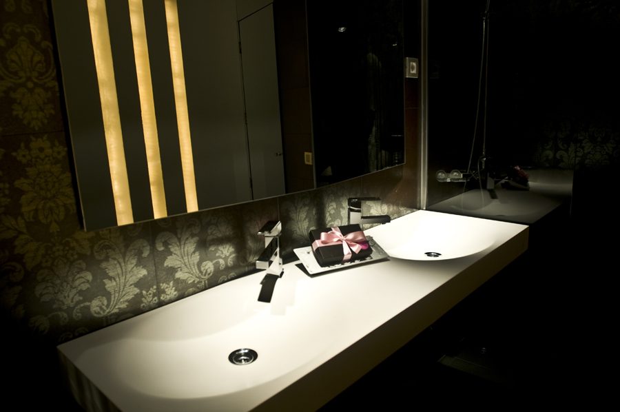 Junior Suite · Signature Art — lavabo